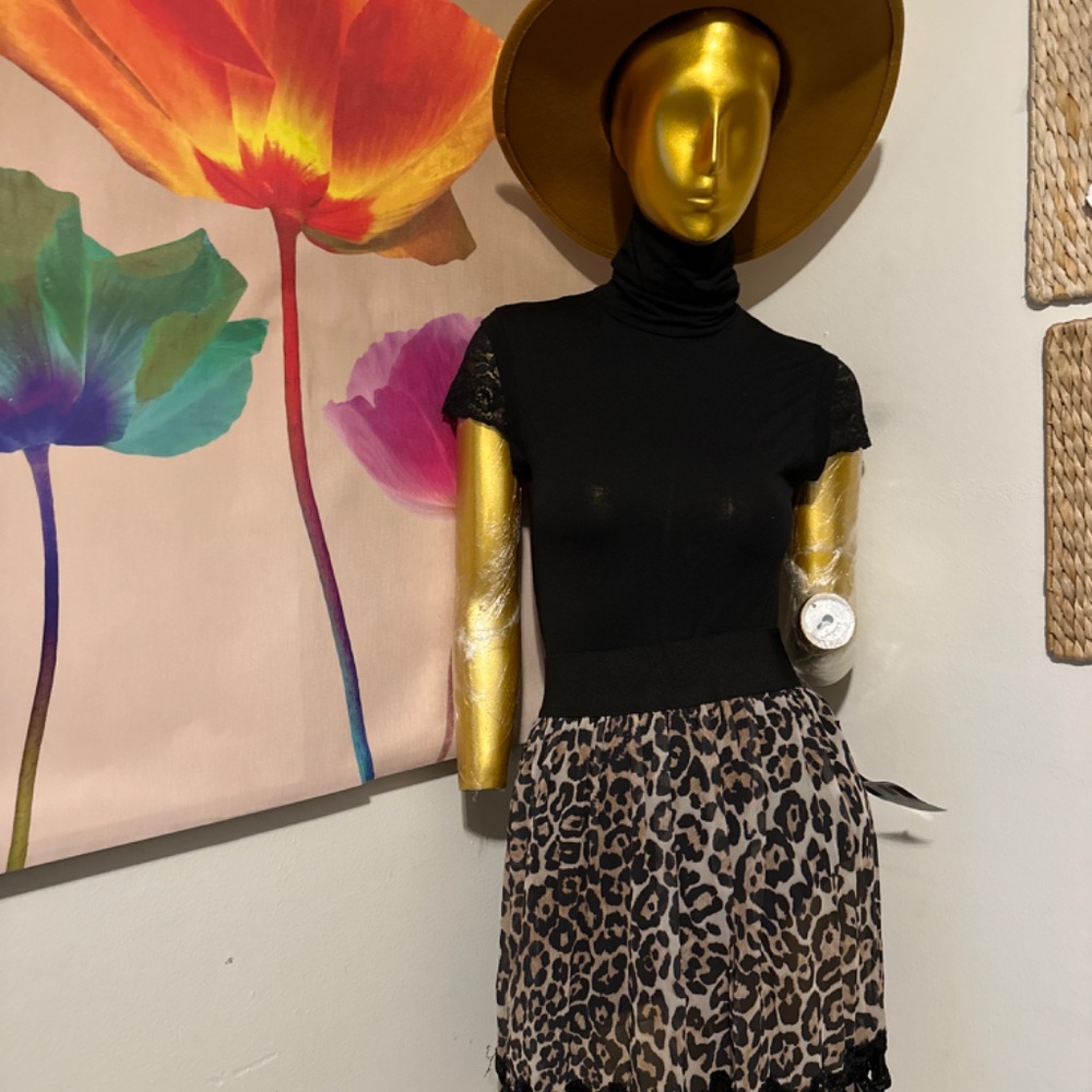 DRESSES - Picture 3 of 3